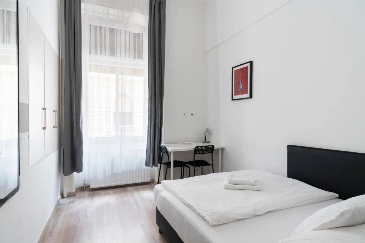 Capsule Hostel Budapest – Budapest (only for men)